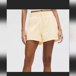 Lululemon🍋🧈Yellow Butter Cream Dance Studio Shorts 2.5"